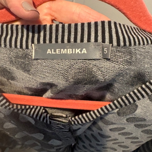 Plus sized ALEMBIKA contemporary  gray cardigan with modern design - Picture 6 of 7